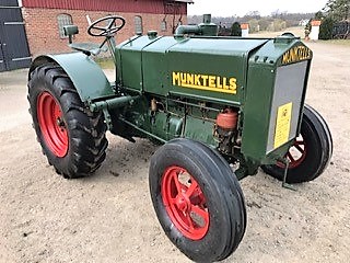 Veterantraktor - Munktells - 25. 1937. Råolja. Vevstart. Tändkula. 4-växlad. Blästrad samt lackerad....